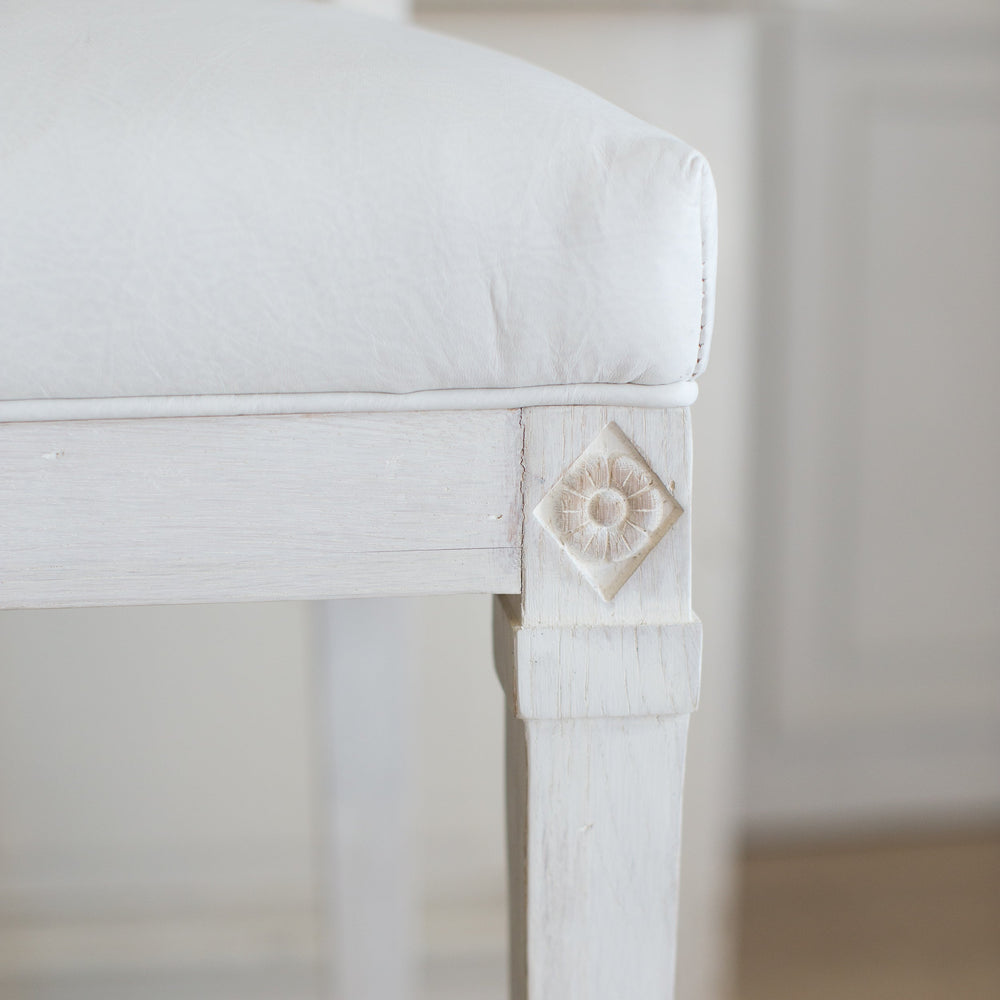 Wood Finish Sample in Chantilly White