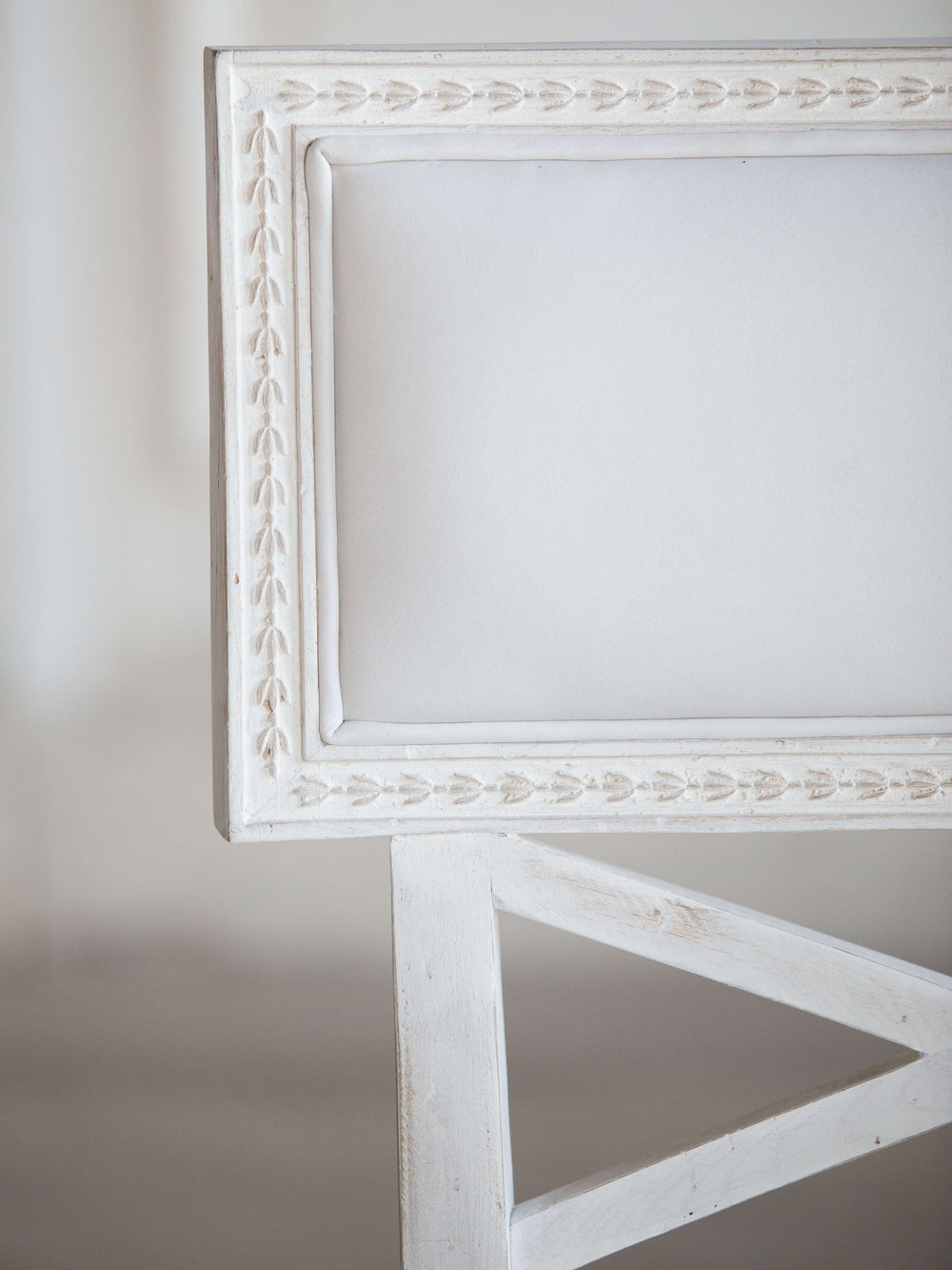 Wood Finish Sample in Chantilly White