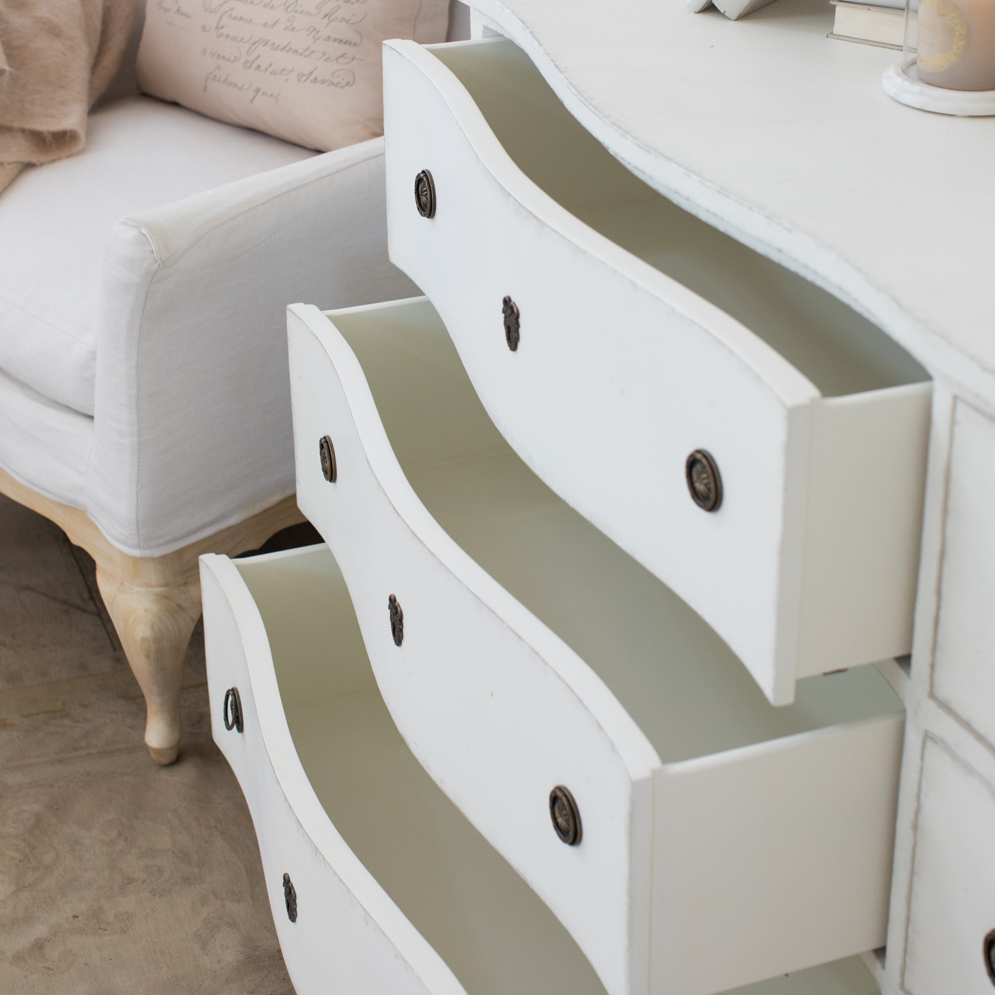 Gustavus Dresser in Antique White Finish – Eloquence Gustavus Dresser in Antique White Finish – Eloquence