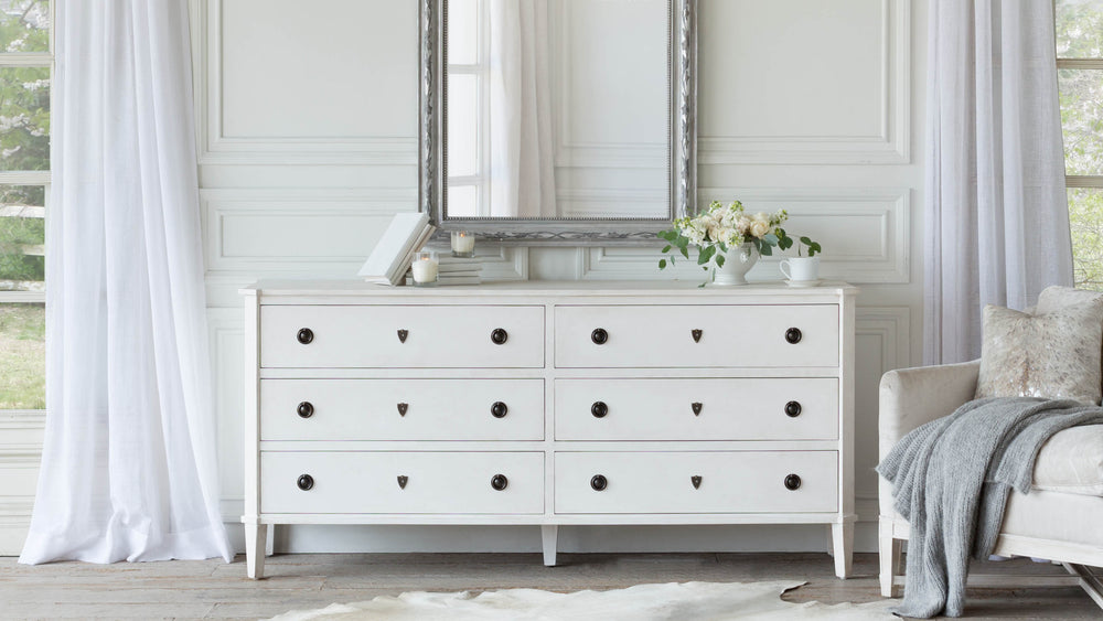 Nicolas Dresser in Fleur de Sel Finish