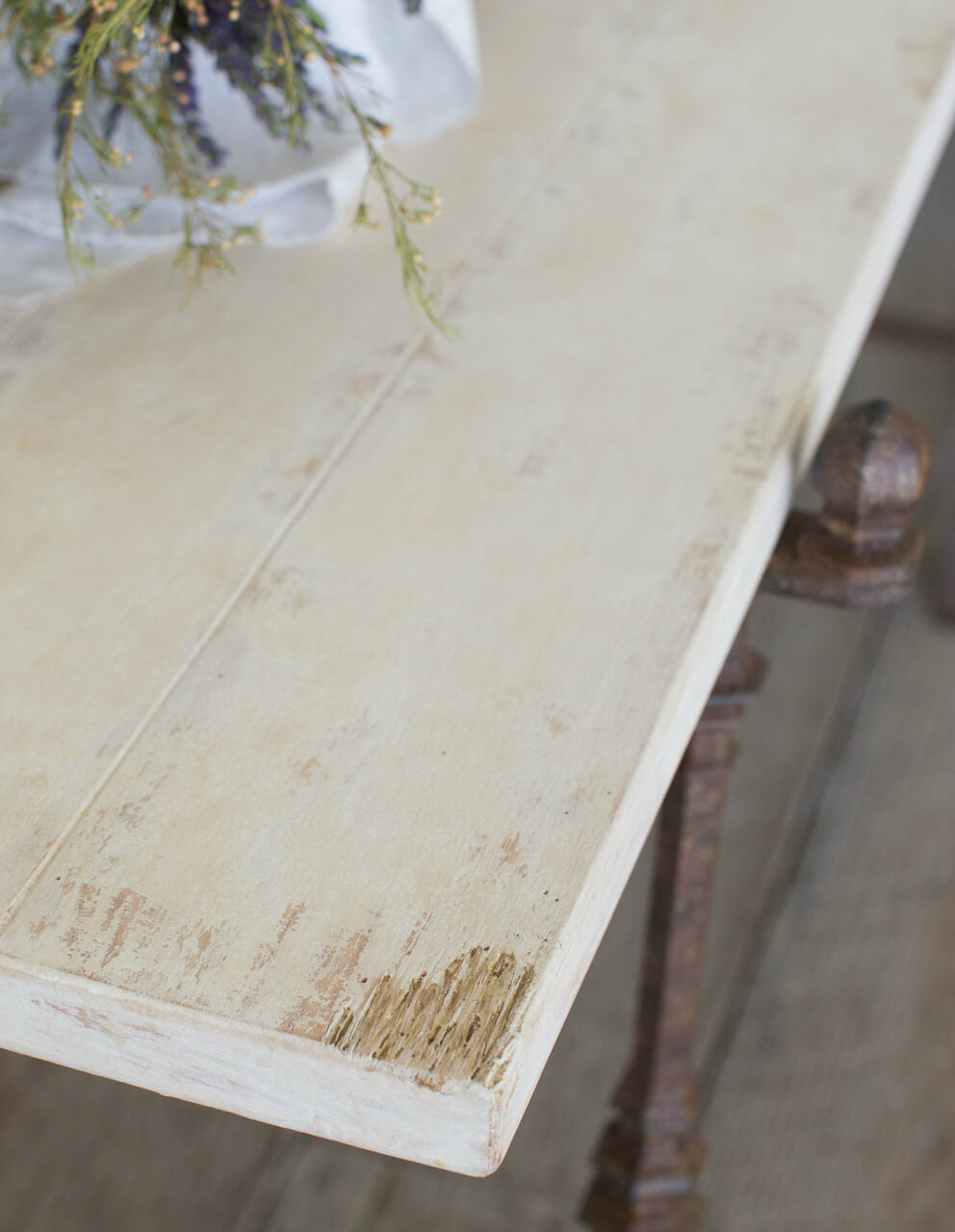 Wood Finish Sample in Pickled White